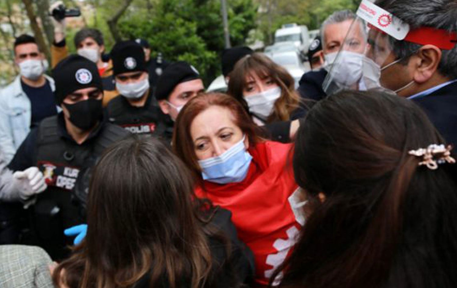 İSTANBUL – Polis sendika temsilcilerine müdahale etti