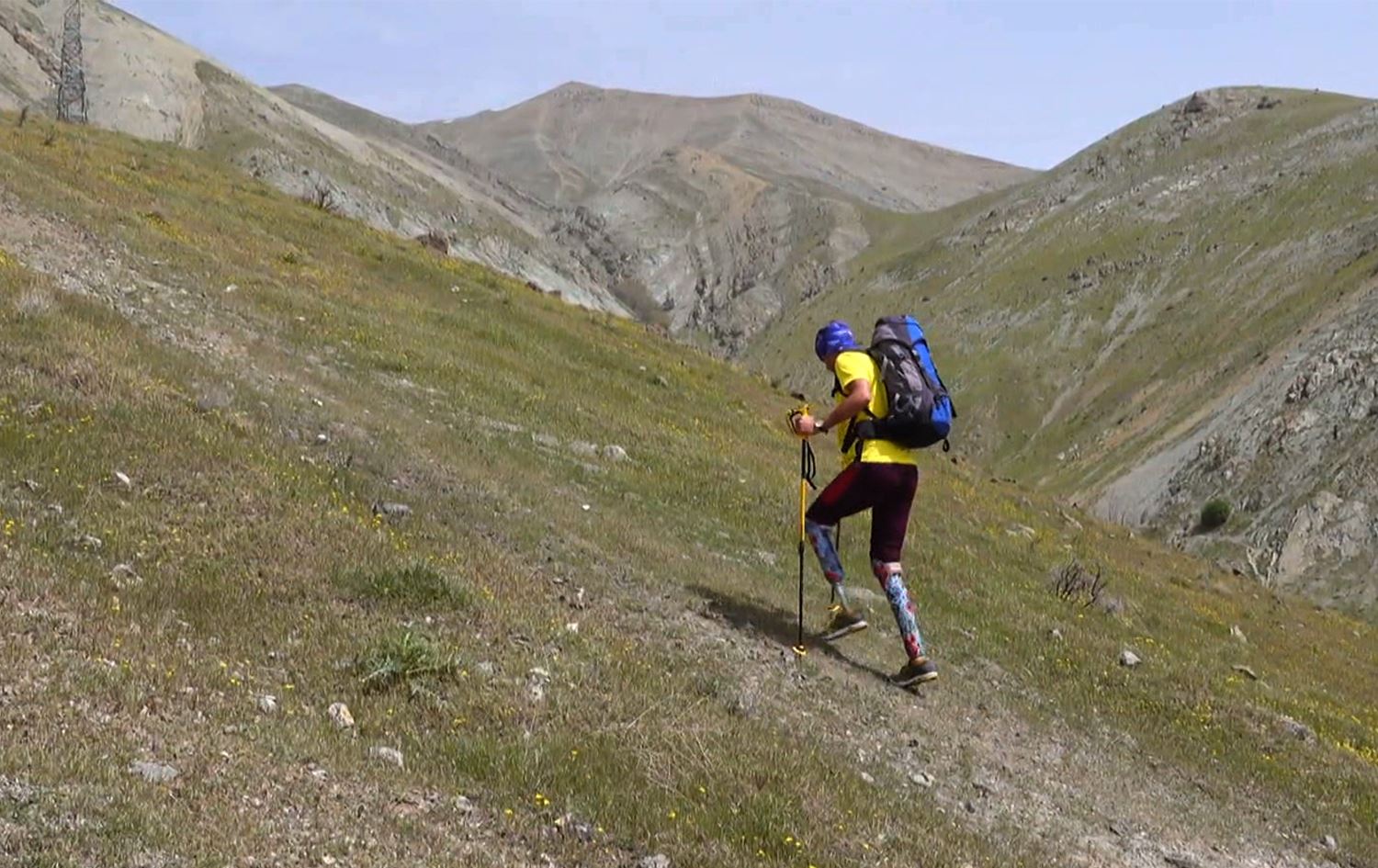 کەمئەندامێک 15 ساڵە بەشێوەیەکی پیشەیی شاخەوانی دەکات