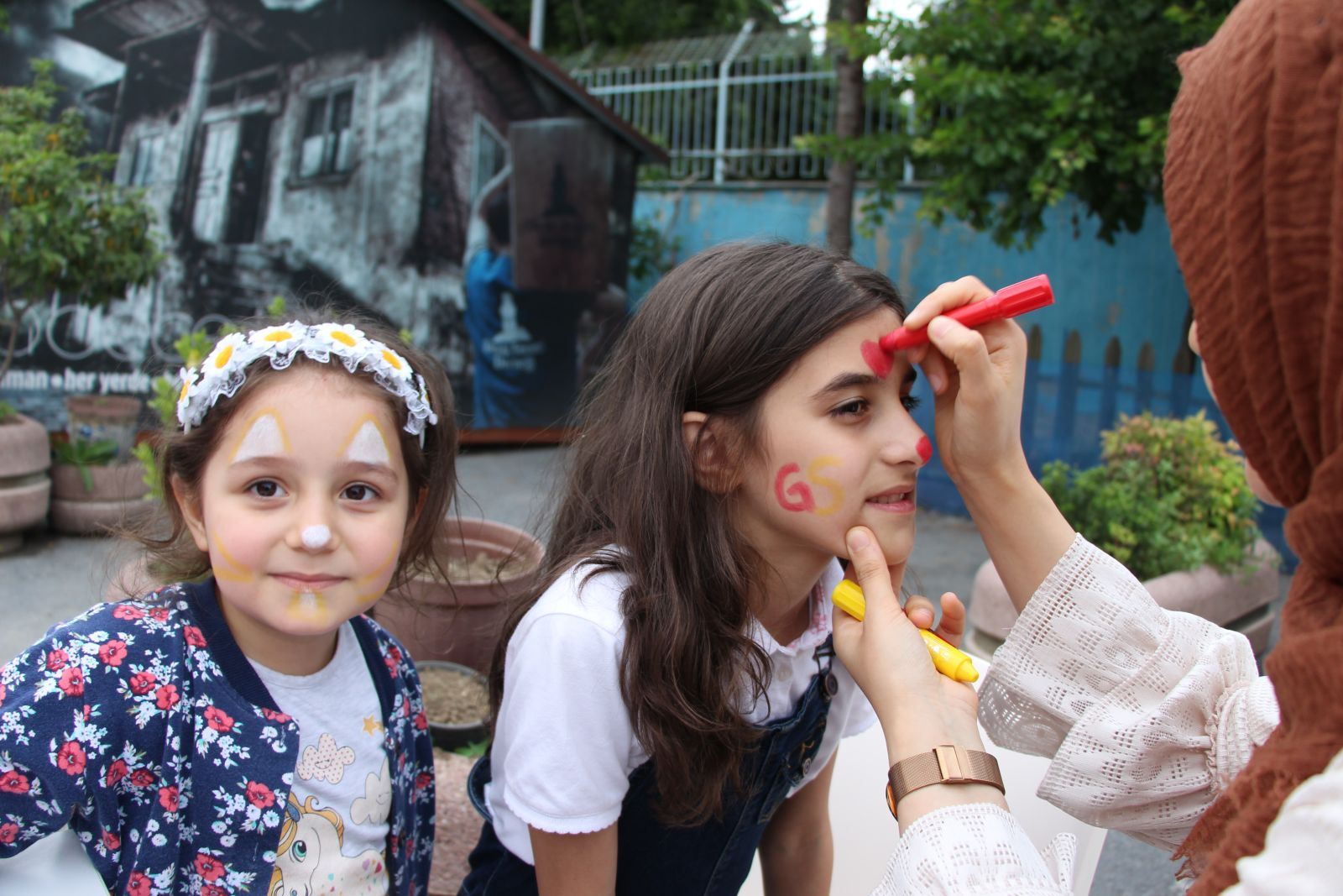 Türkiye'de 268 bin 843 yetim, 81 bin 239 öksüz çocuk var