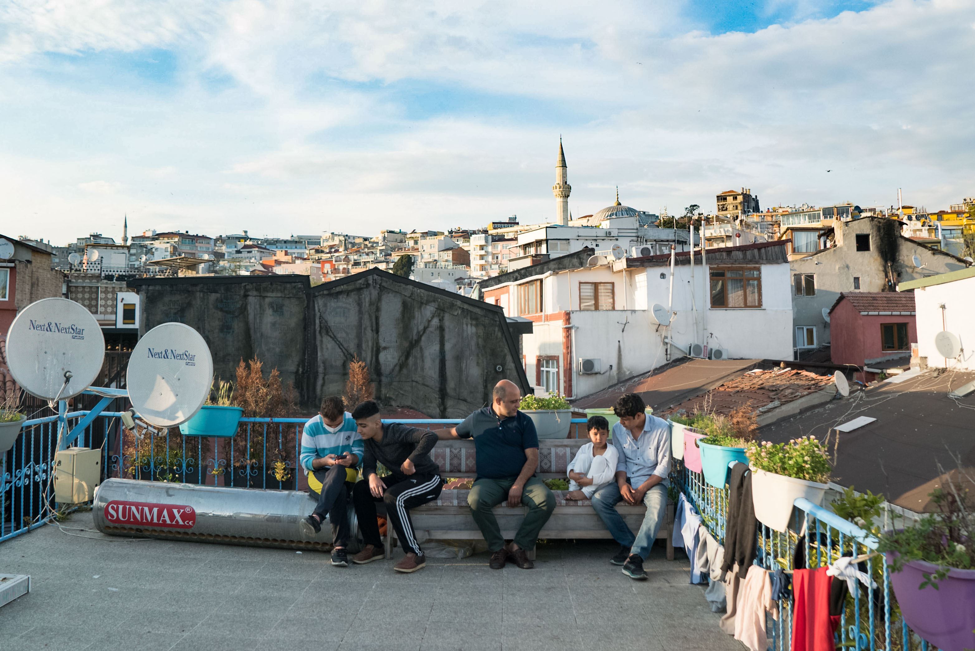 A helping hand in hard times, Tarlabaşı Solidarity Association assists Istanbul's refugees during COVID-19 lockdown. Photography by Cerise Sudry-Le Dû