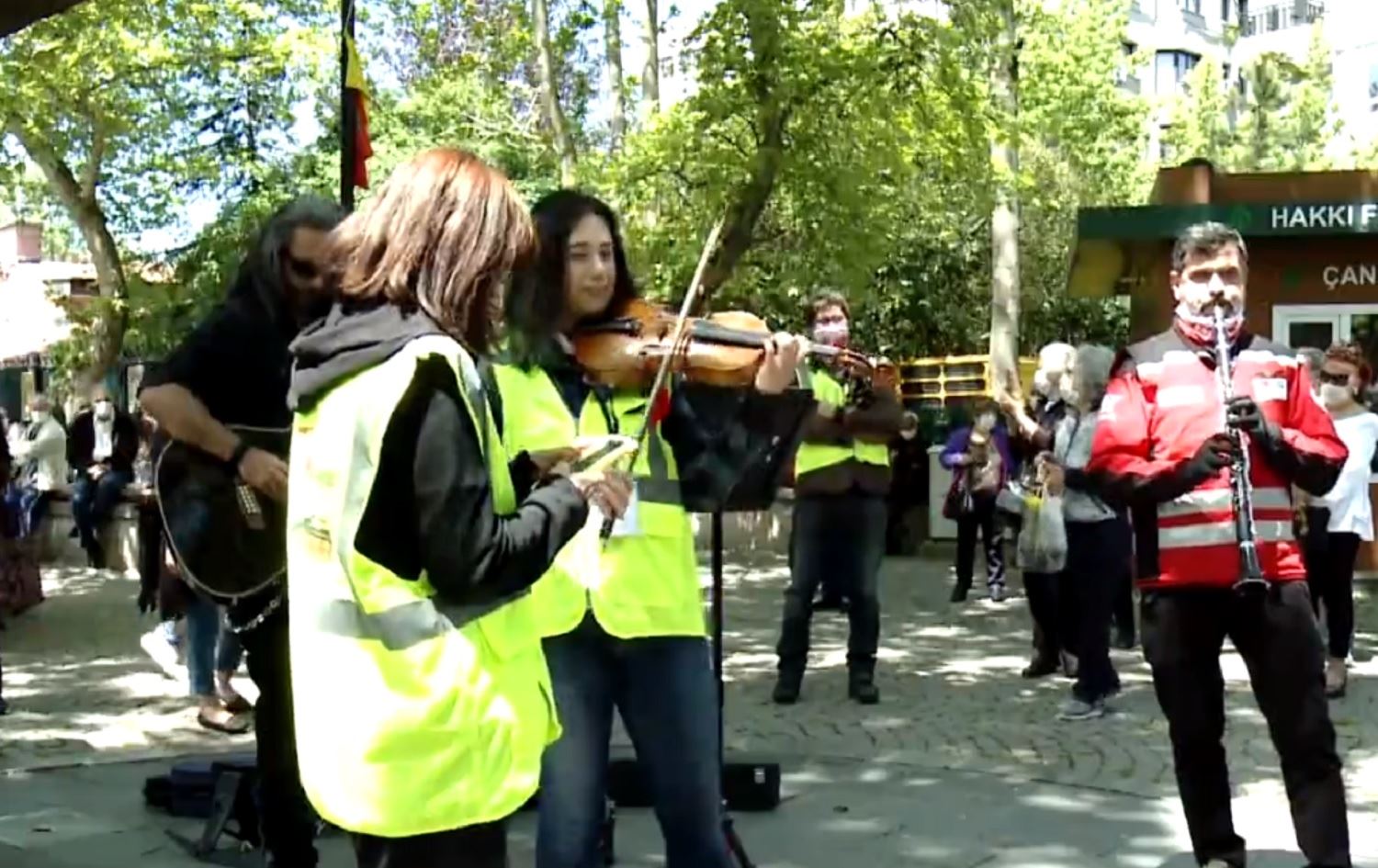 Li Bakur û Tirkiye jiyan hêdî hêdî asayî dibe