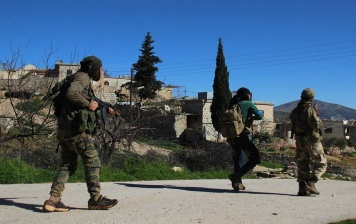 Çekdarên Emşat dest danîn ser mala pîrejineke Efrînî