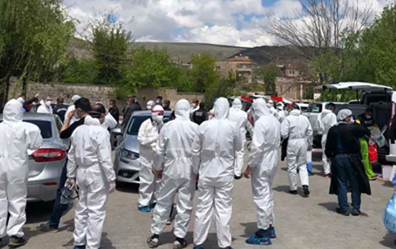 Üfürükçü kadın okuyup üflediği tüm mahalleye Covid-19 bulaştırdı