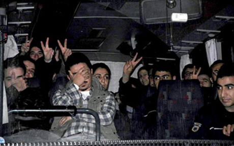 Rûniştina 46 rojnamegerên kurd dest pê kir