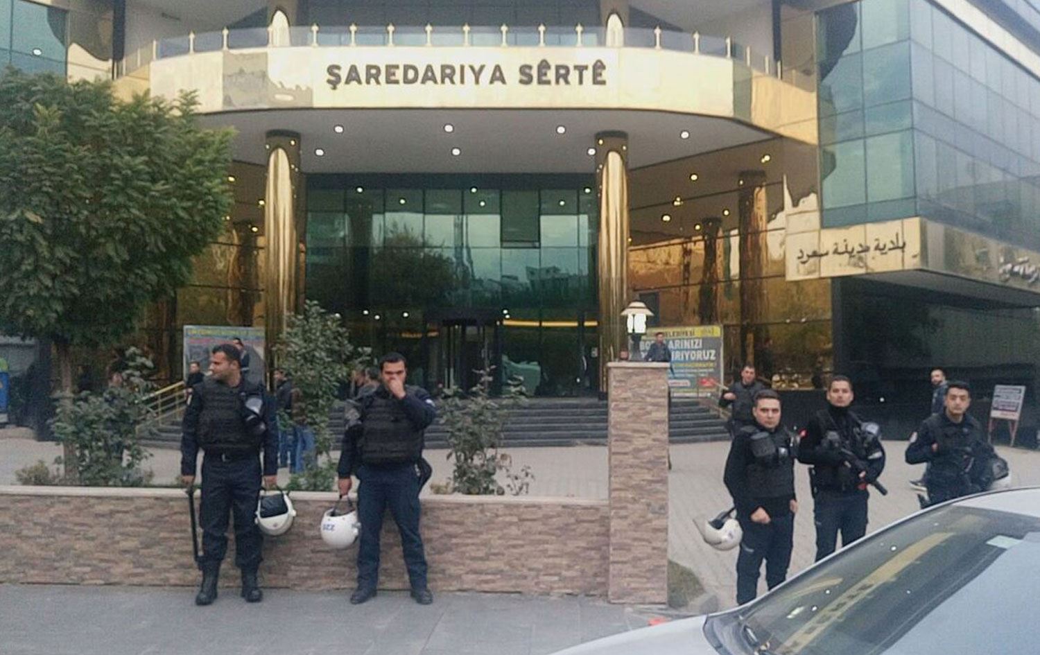 Siirt belediye eşbaşkanları ev hapsi ile serbest bırakıldı