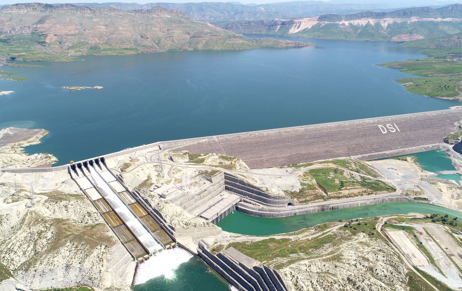 Li bendava Ilisuyê berhemanîna enerjiyê dest pê kir