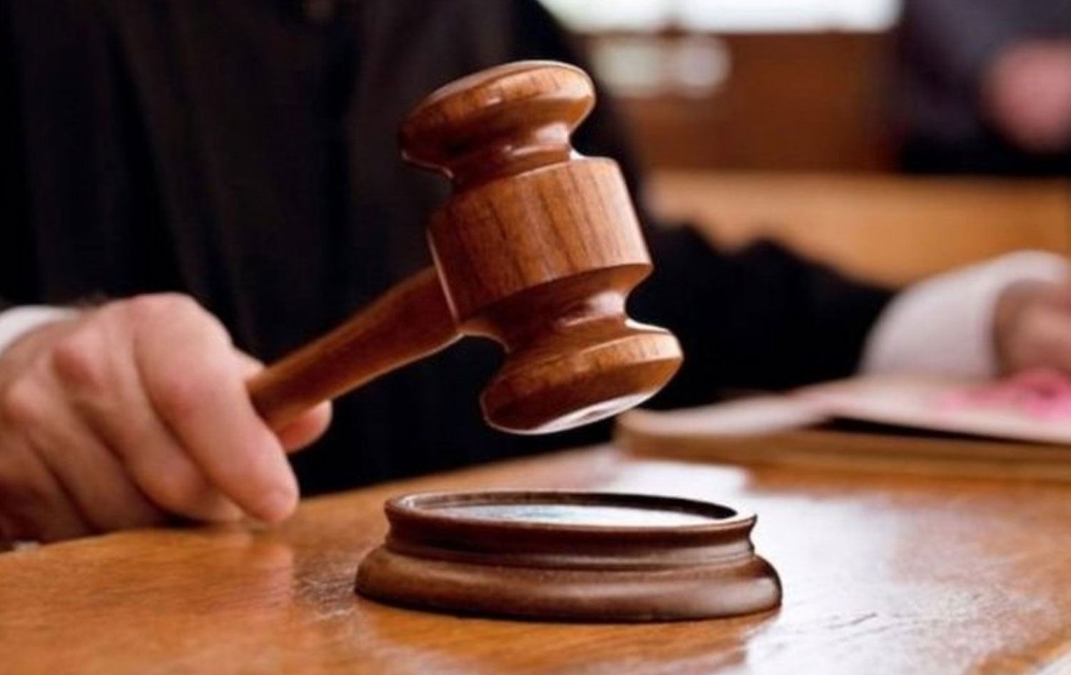 İran'da yolsuzluktan suçlanan evli çift idam cezasına çarptırıldı