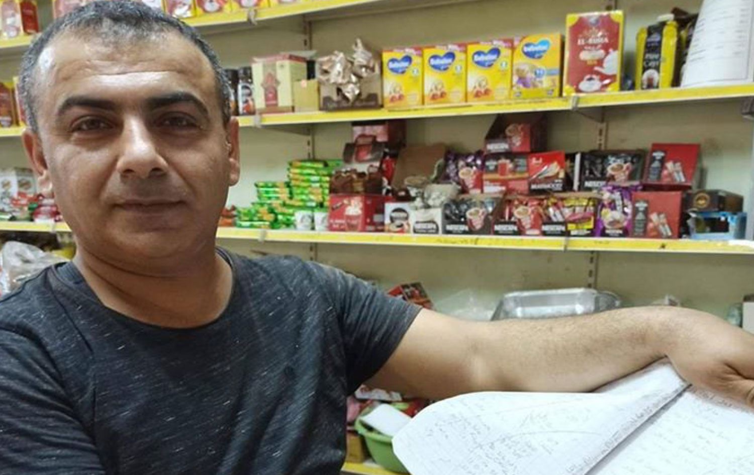 Urfa’da hayırsever iş insanı marketin borç defterini satın aldı