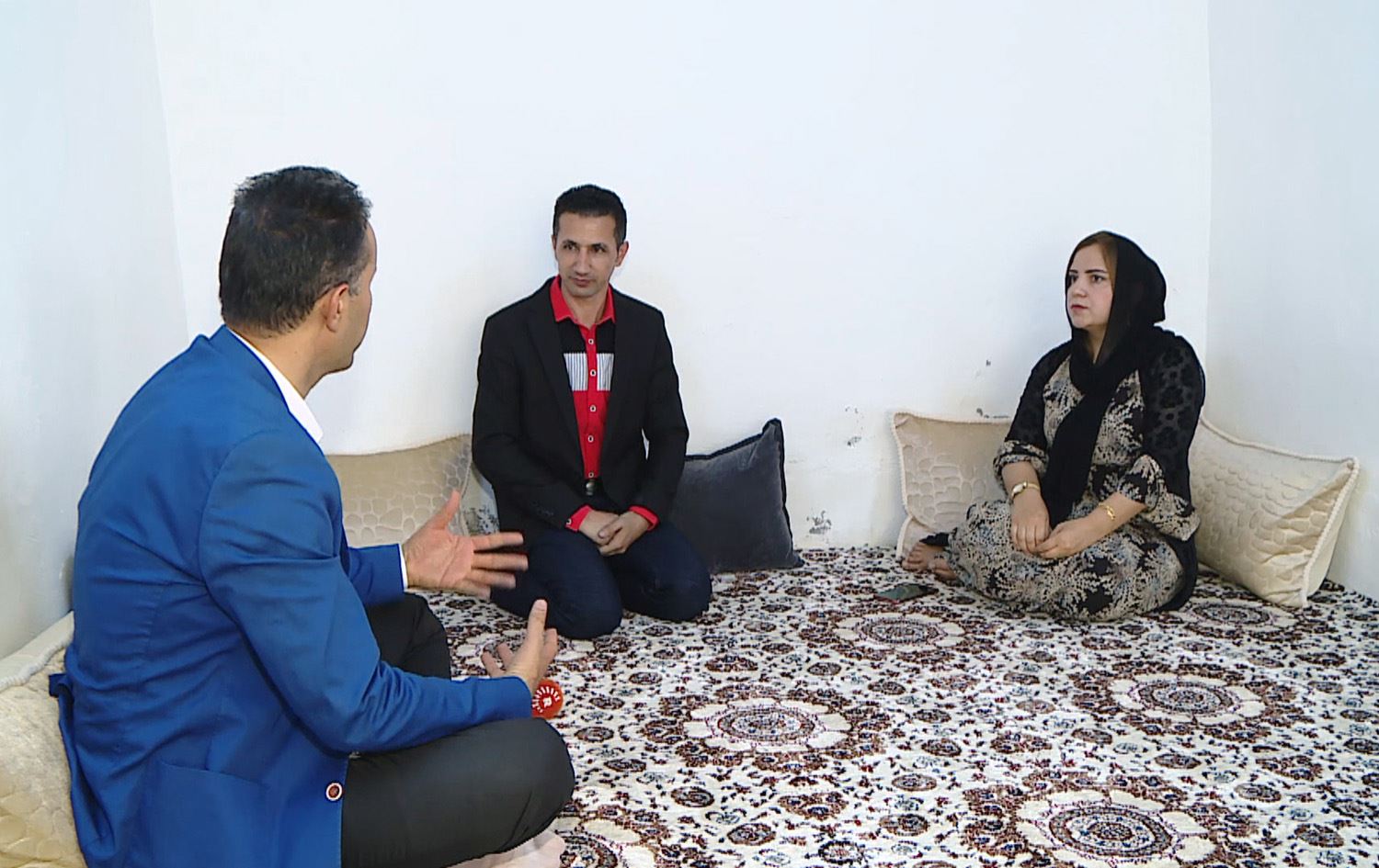 دوو هاوژین لە دهۆک پارەی کڕینی کەلوپەلی جەژنیان دەدەنە هەژارێک