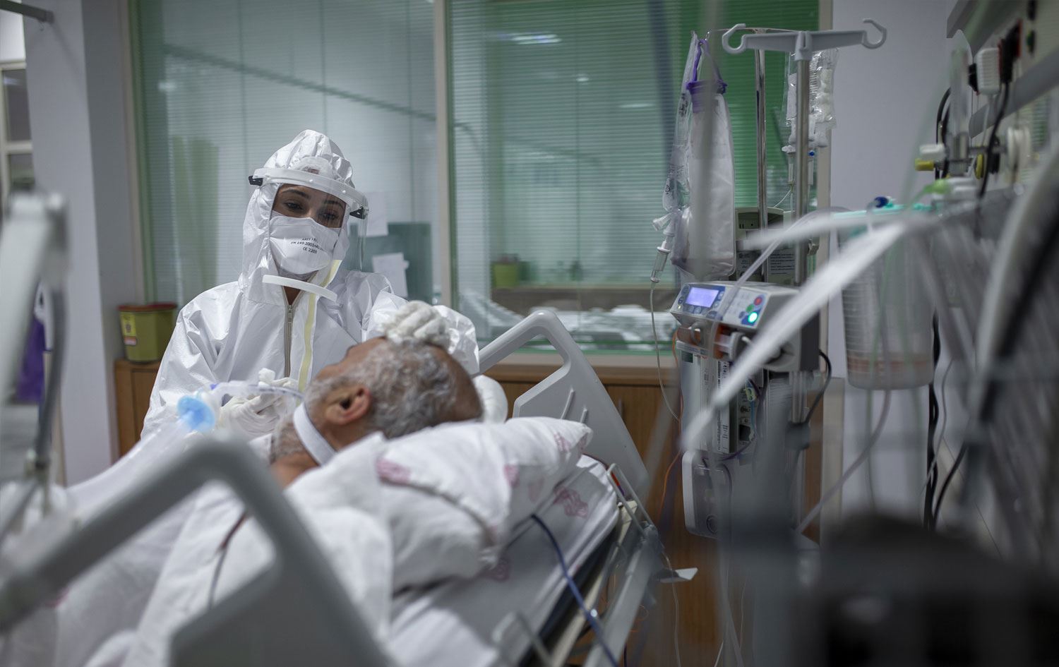 Türkiye'de son 24 saatte 27 kişi Covid-19’dan hayatını kaybetti