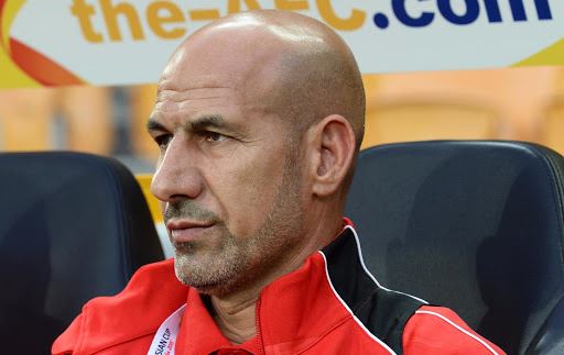 یانەی نەفت بەنیازە رازی شنێشل لە راهێنەری دەربکات