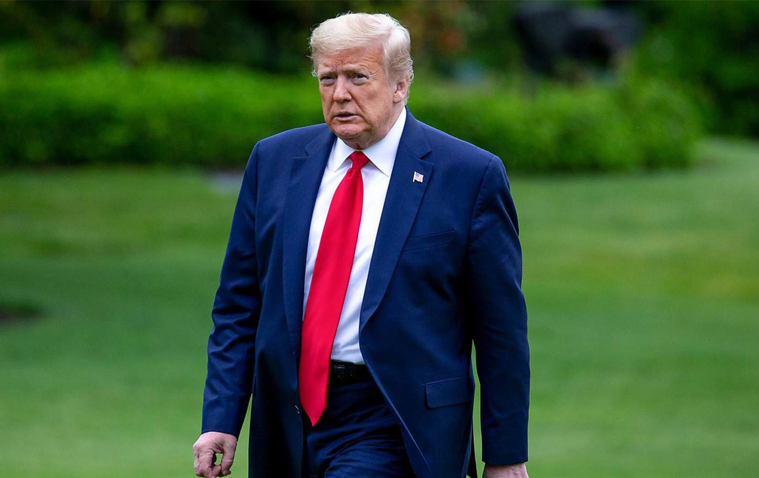 Trump'tan eyalet valilerine "ibadethanelerin açılmasına izin verin" çağrısı