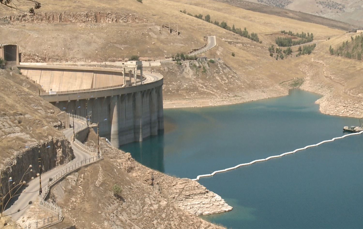 تورکیا و ئێران لەڕێگەی بەنداوەکانیانەوە دەستیان بە گلدانەوەی ئاو کردووە