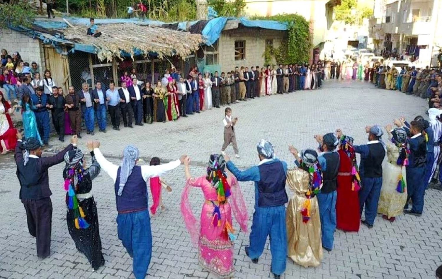 Diyaneta Tirkiyê: Bila jin û mêr bi hev re govendê negerînin