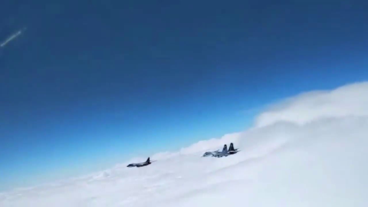 Rus savaş uçakları ABD bombardıman uçaklarına engelleme yaptı