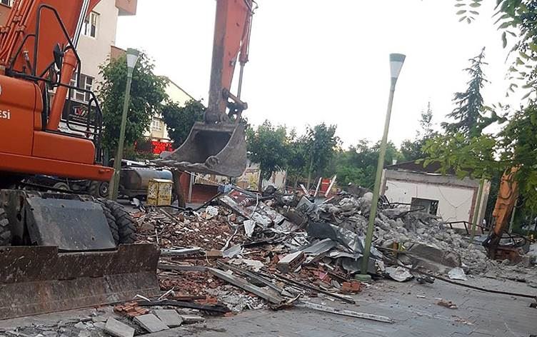 Qeyûmê şaredariya Sêrtê pirtûkxaneya Celadet Alî Berdirxand hilweşand