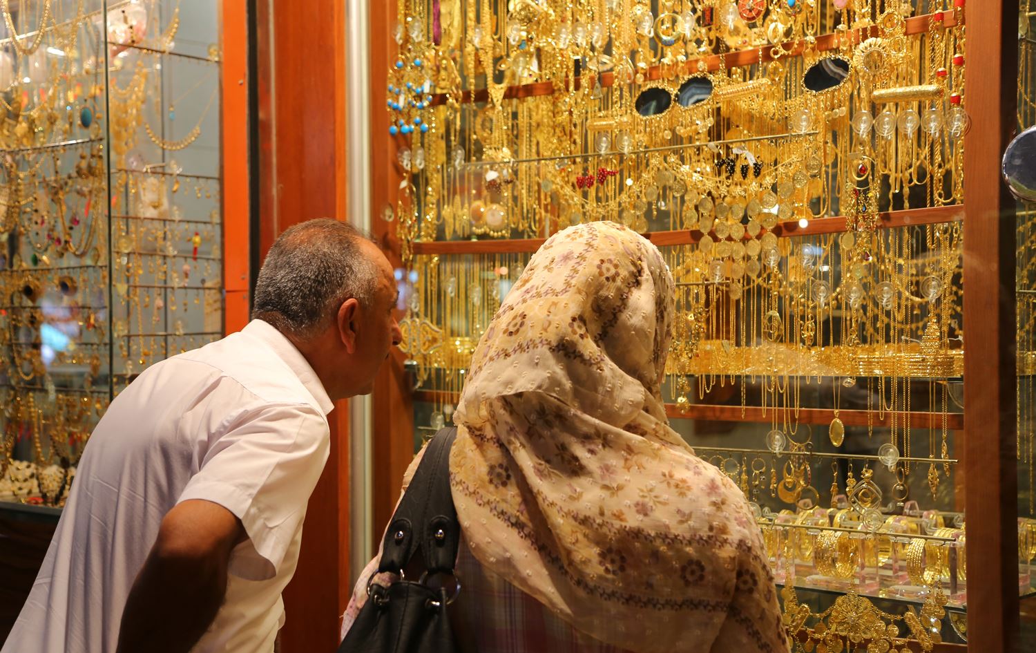 بازاڕی زێڕ لە کوردستان؛ فرۆشیاری زۆر و كڕیاری کەم