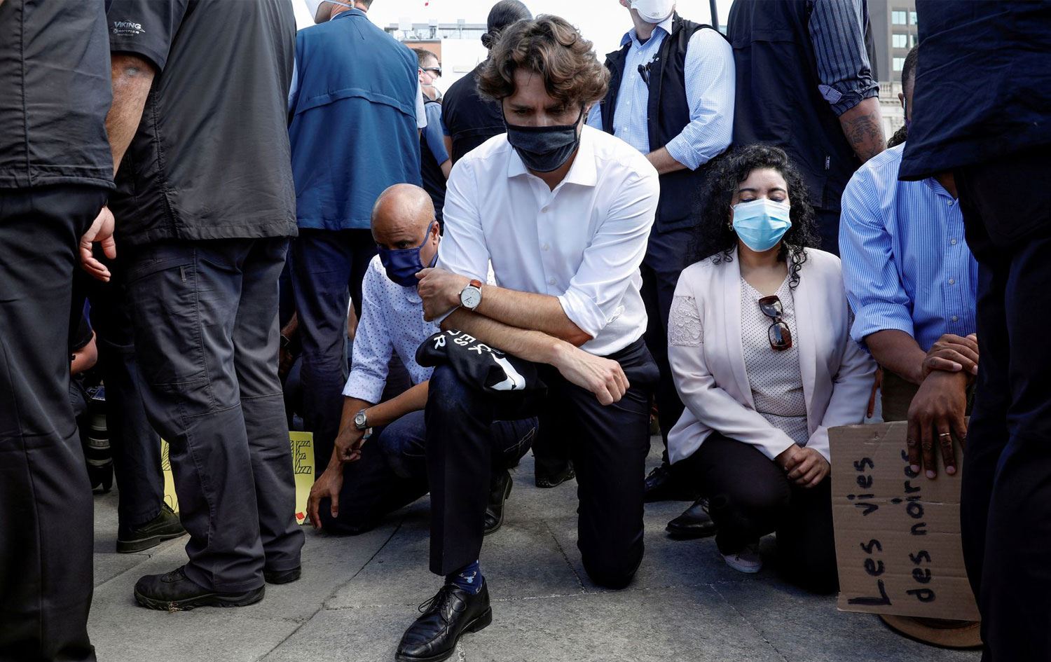 Kanada Başbakanı Trudeau, Floyd için diz çöktü