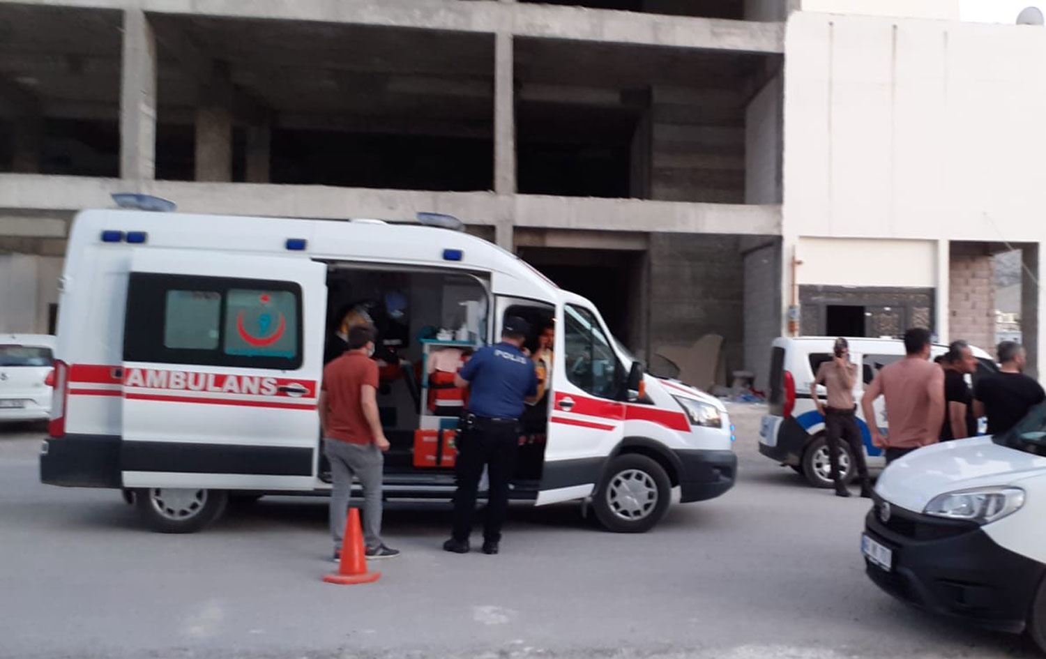 Yeni ve eski koca arasında bıçaklı kavga: 1 ölü, 2 yaralı