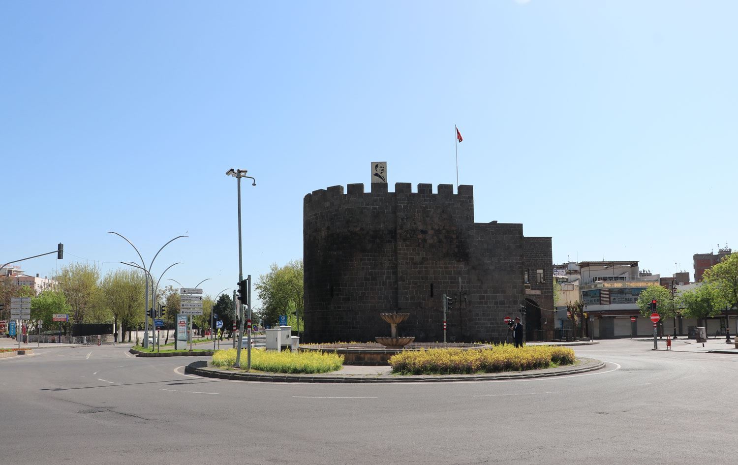 Li Amedê derketina bê mask hat qedexekirin