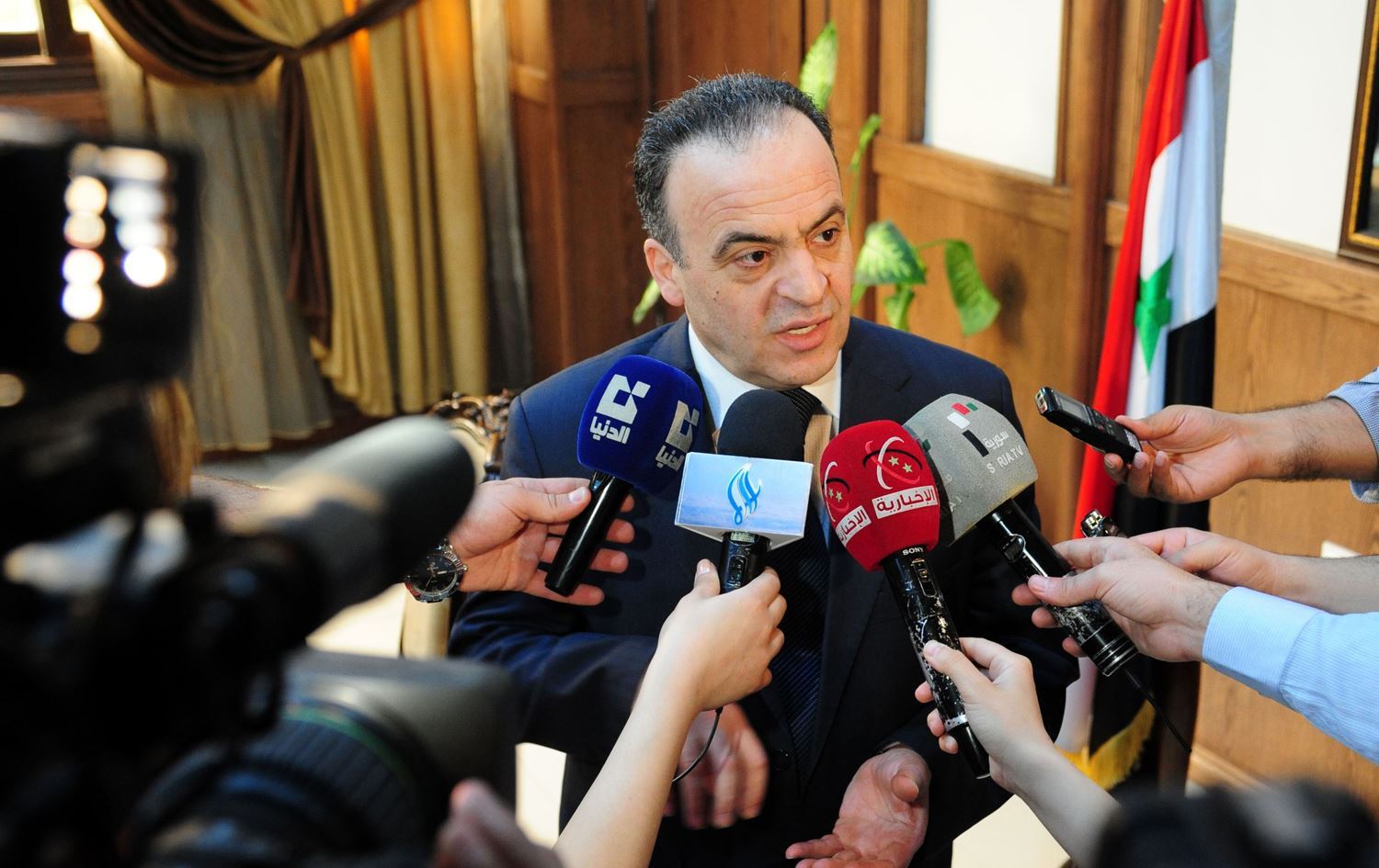 Beşar Esad, Suriye Başbakanı Hamis'i görevden aldı