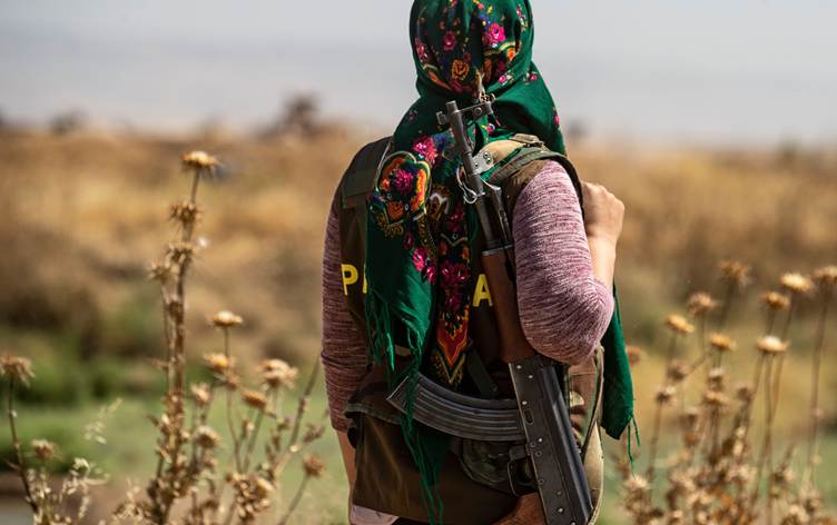 Rojava women take up arms to protect crops from... | Rudaw.net