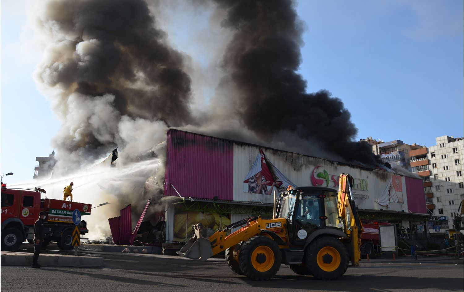Batman’da alışveriş merkezinde yangın