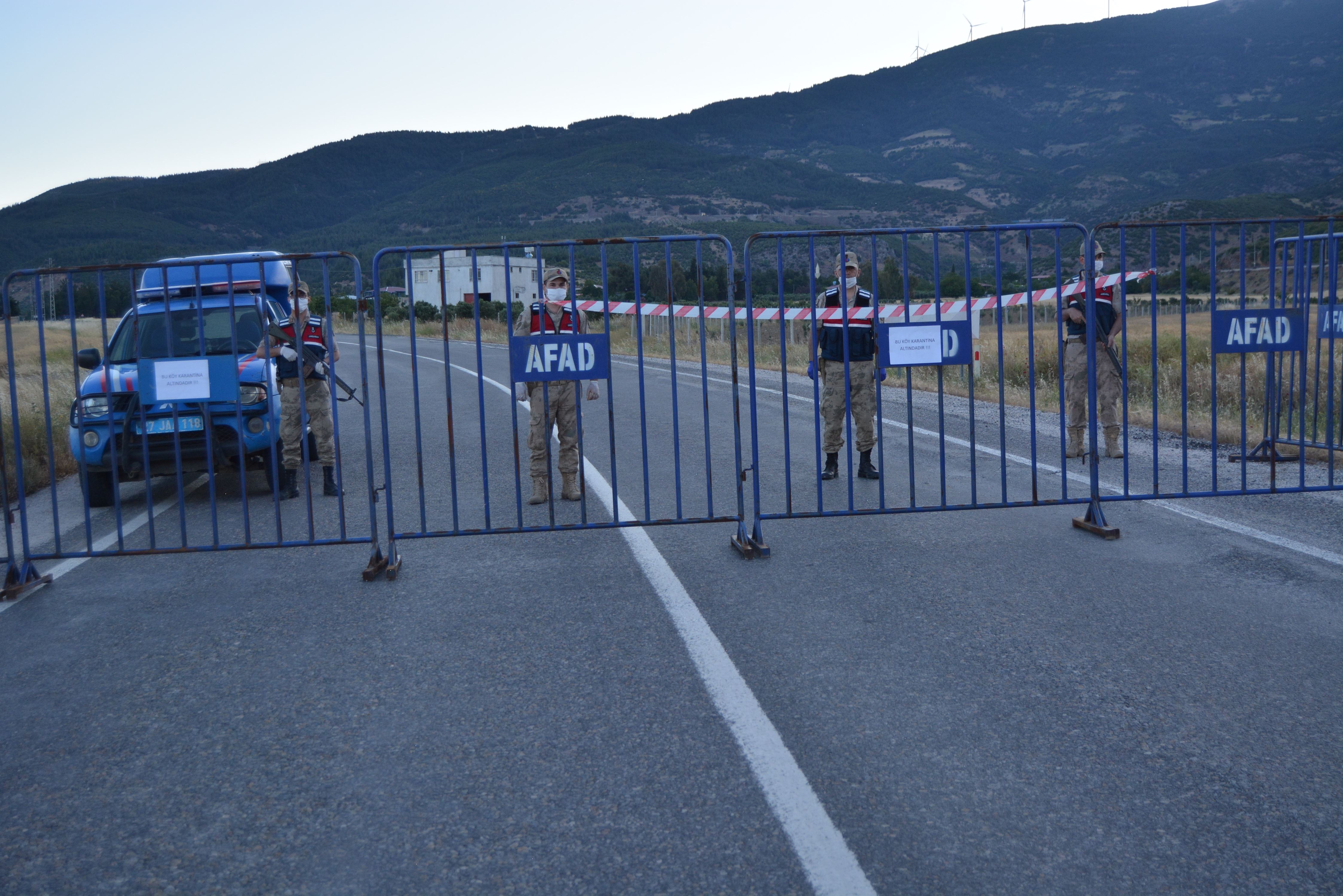 Bitlis'te 4 mahallede 5 apartman karantinaya alındı