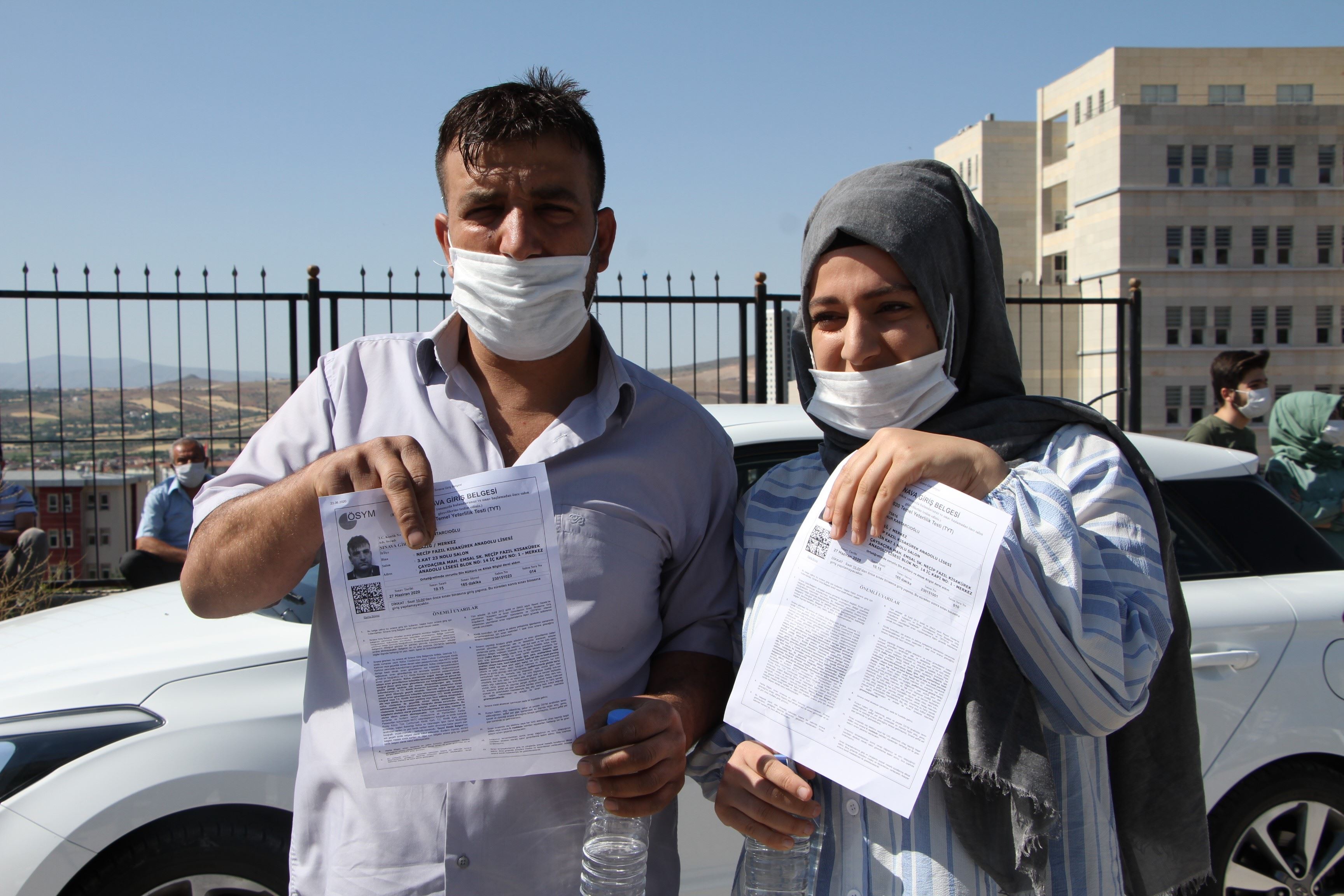 Elazığ’da baba kız birlikte üniversite sınavına girdi