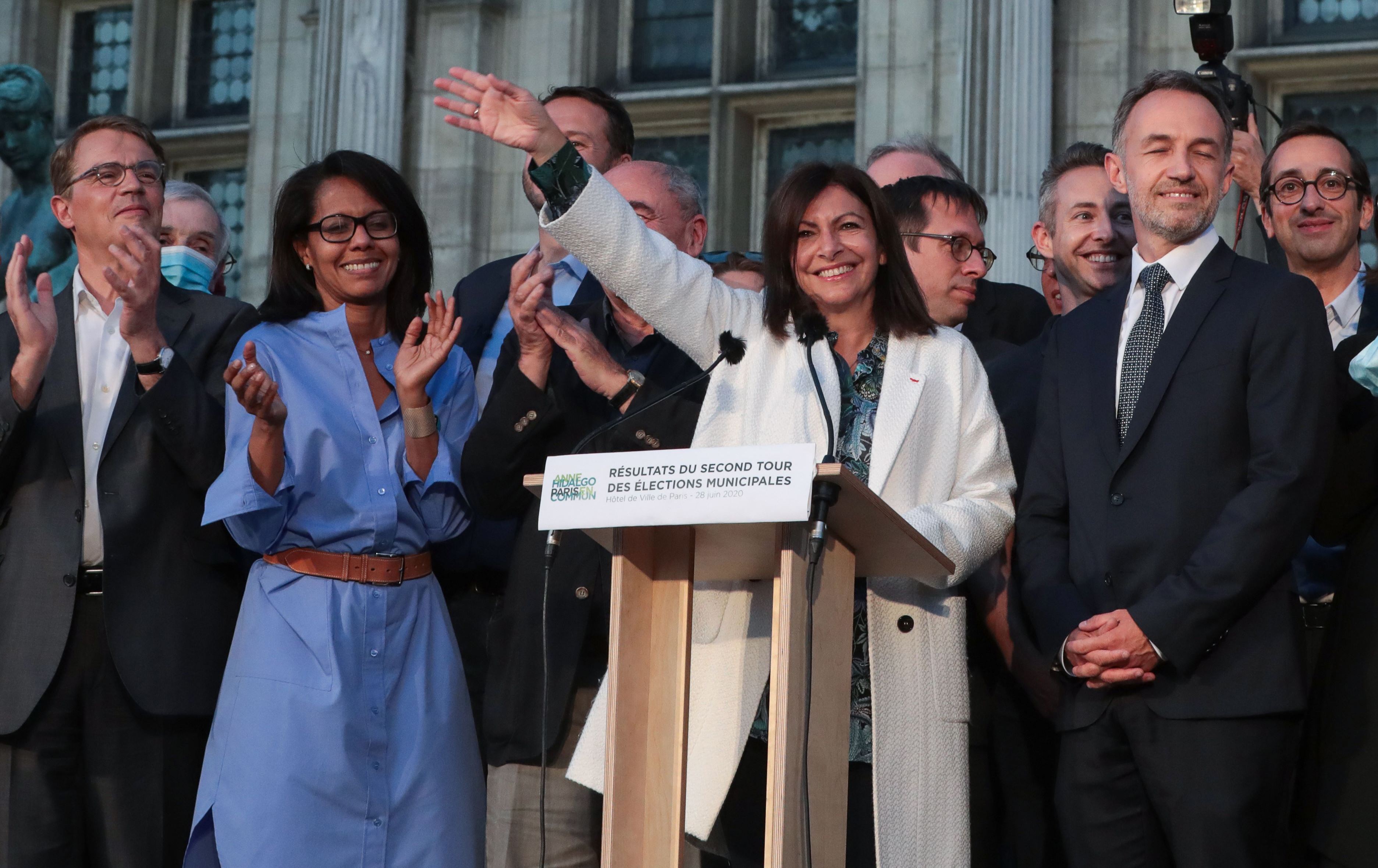 Dosta Kurd, Anne Hidalgo bû seroka şaredariya Parîsê