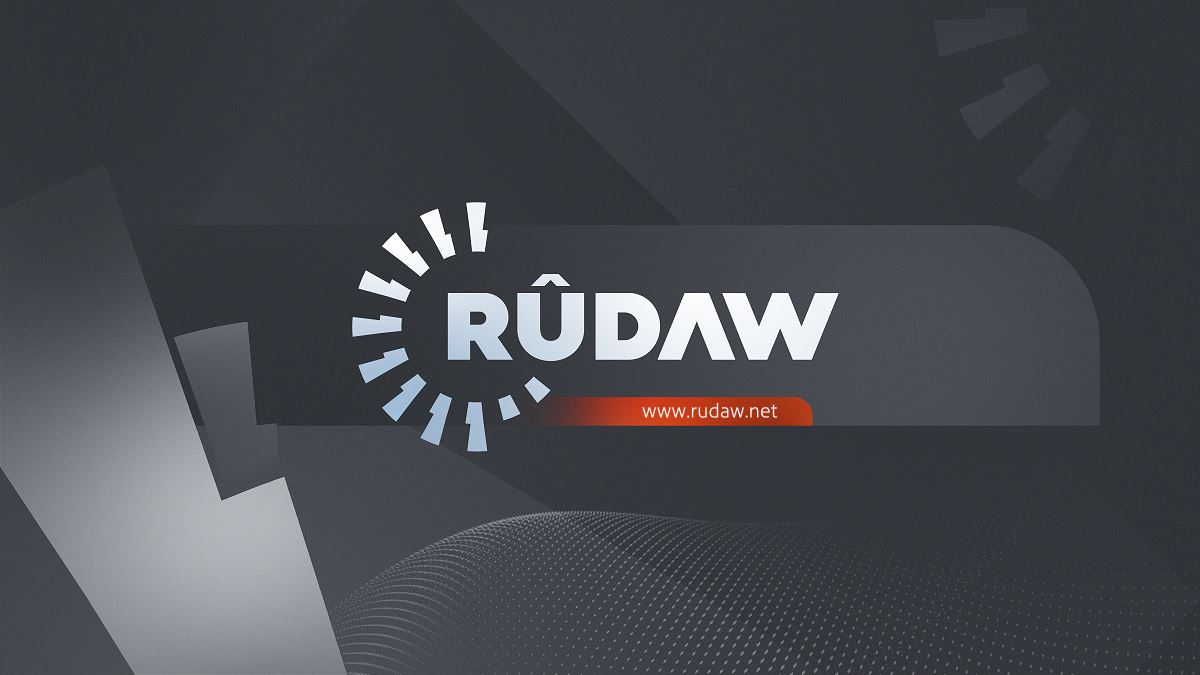 کەسێک لە باخی گشتیی سلێمانی خۆی دەسووتێنێت