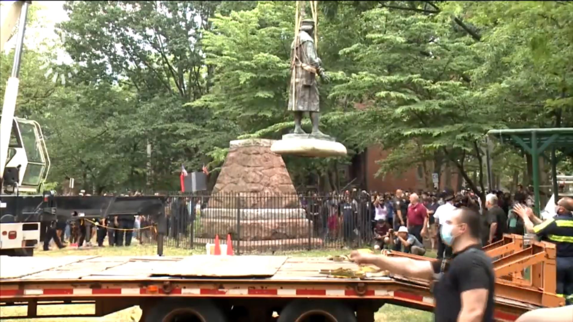 پەیکەری پاشا و جەنەراڵەکانی جەنگ لە ئەمریکا و ئەوروپا لادەبرێن