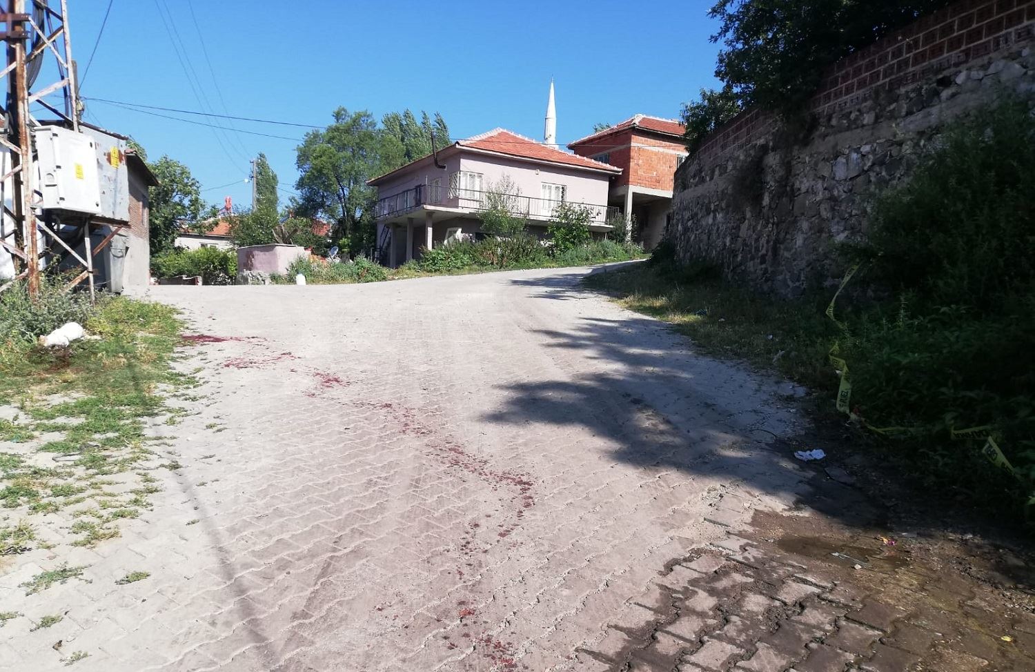 Manisa'da iki aile arasında arazi kavgası: 2 ölü, 6 yaralı