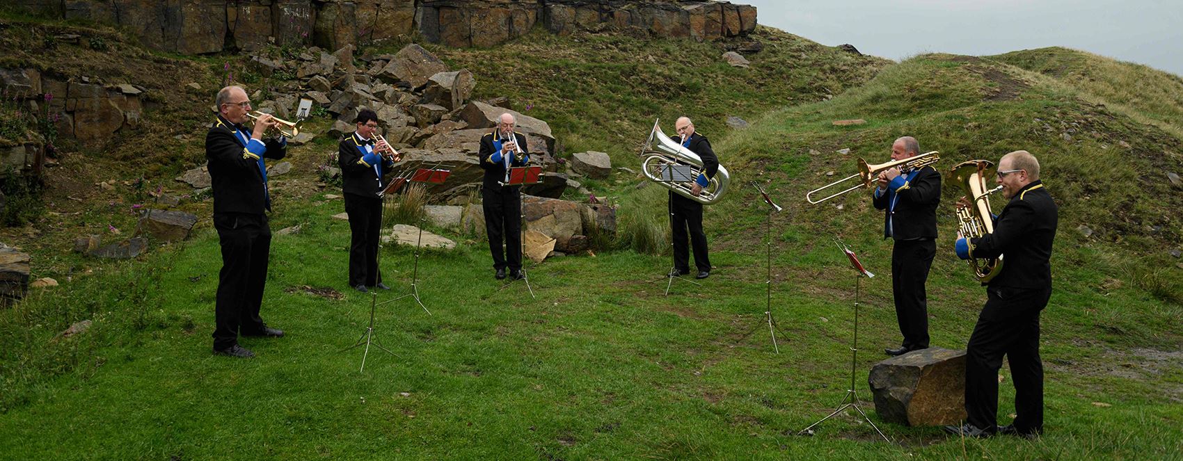 راهێنانی گرووپێکی میوزیک لەنێو سرووشت