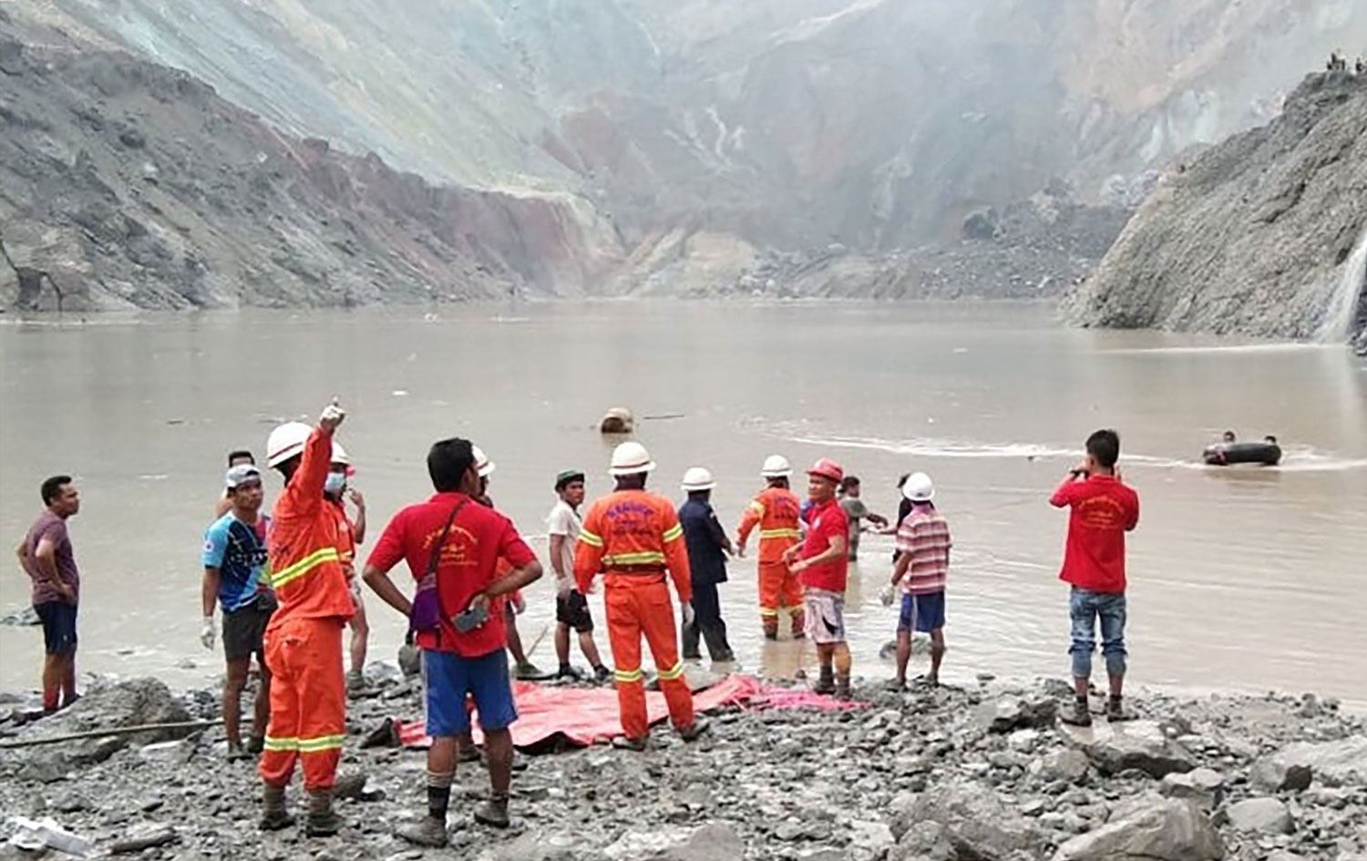 Myanmar'da madende heyelan: En az 160 ölü