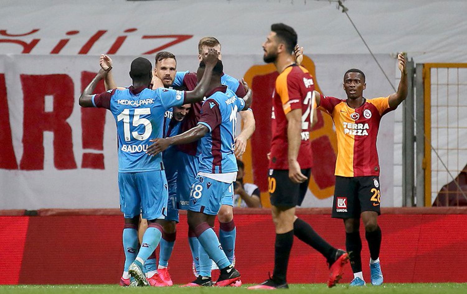 Şampiyonluk büyük oranda Başakşehir ile Trabzonspor’a kaldı