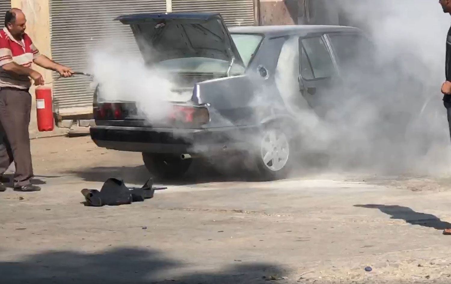 Sıcağa dayanamayan aracın yakıt deposu bomba gibi patladı