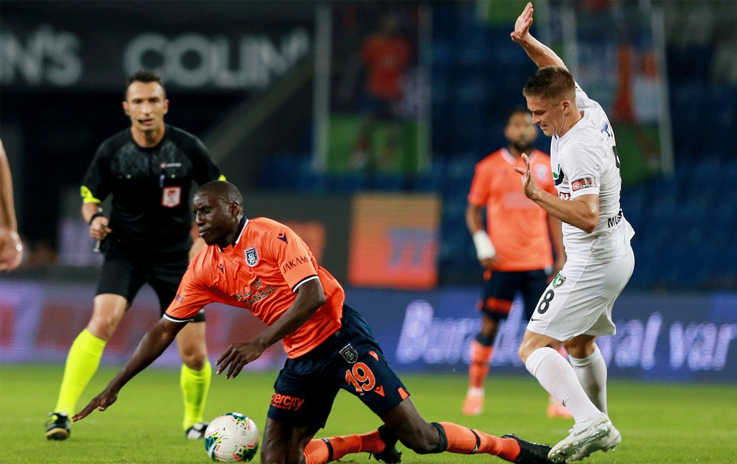 Başakşehir kazandı 3 büyüklerin şampiyonluk şansı kalmadı