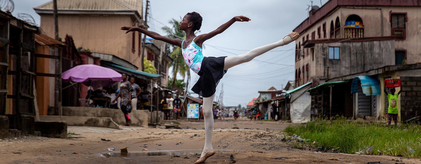 سەمای بالێ لە شارۆچکەیەکی هەژارنشینی نەیجیریا