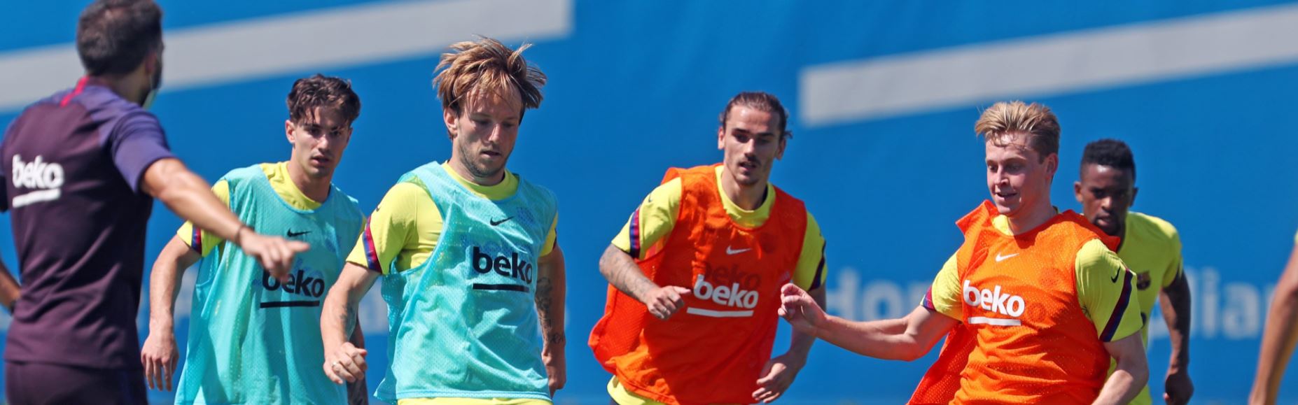 بێکهام داوای یاریزانێكی بارسێلۆنا دەکات