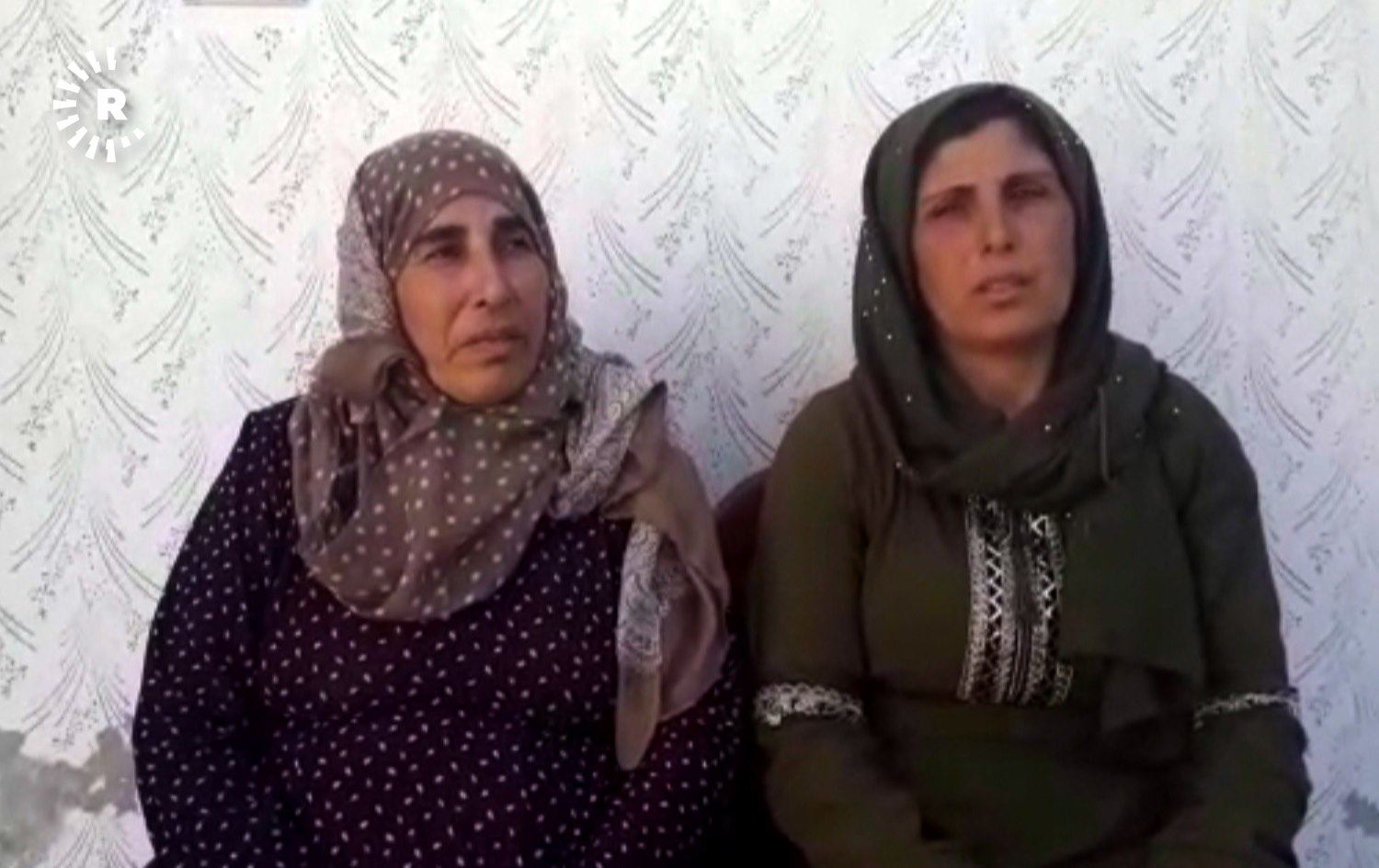 Li Kobanî du dayikên Kurd daxwaza keçên xwe yên 'revandî' dikin