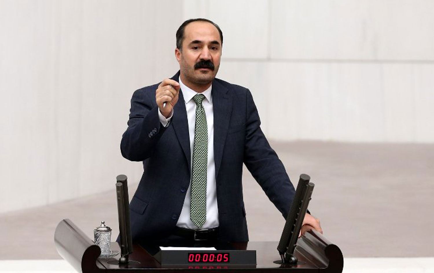 Eşine şiddet uygulayan HDP’li vekile uzaklaştırma kararı