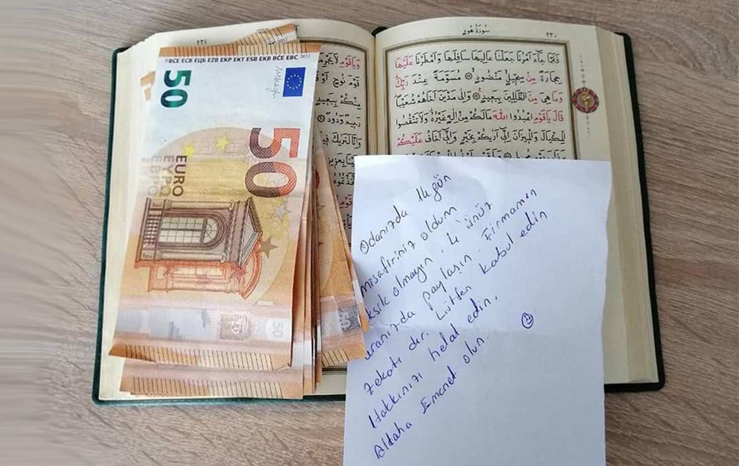 Kur'an-ı Kerim'in arasına 400 avro ve bir de not bıraktı!