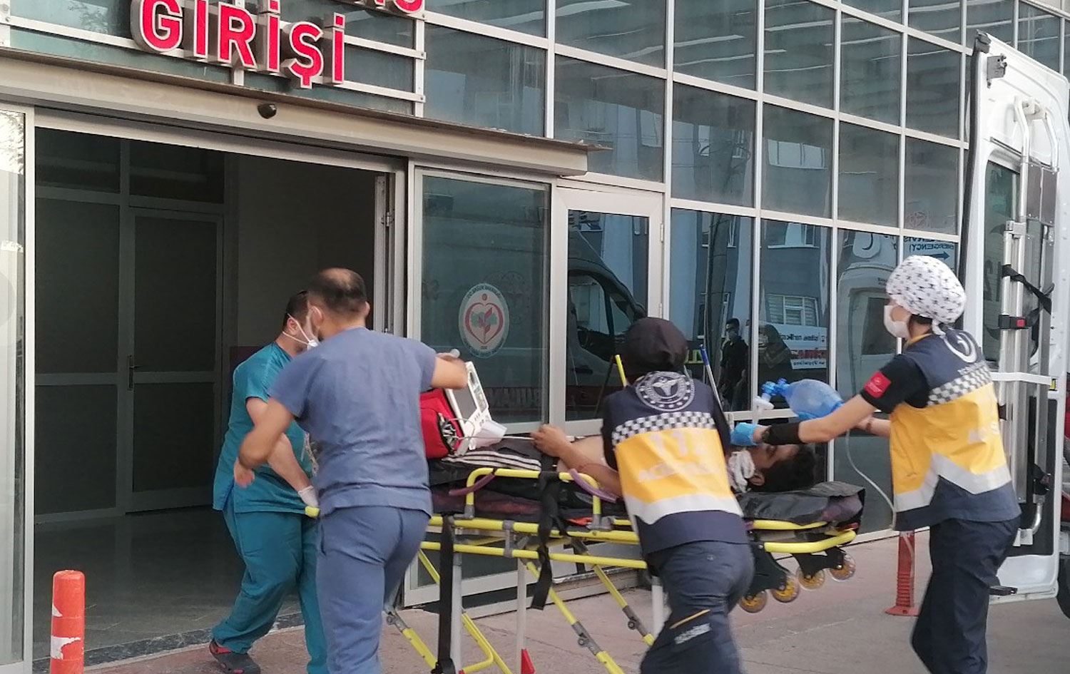 Ailesine para göndermek için karton toplayan Urfalı genç kalp krizinden öldü