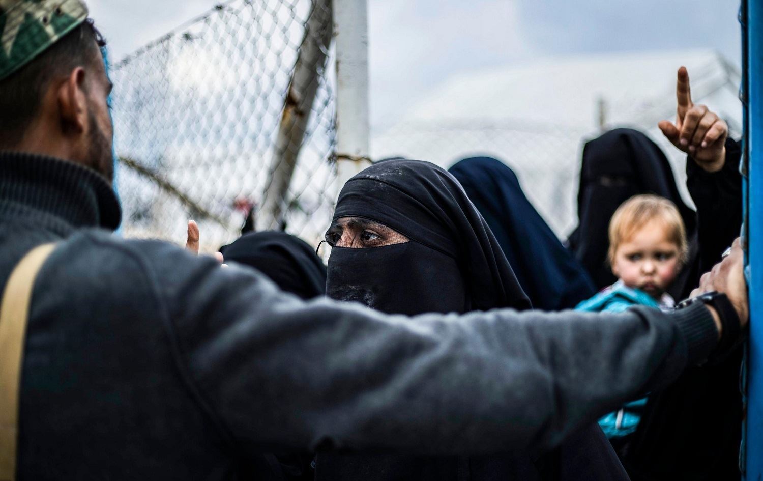 سێکس و جگەرە و ماددەی هۆشبەر لەنێو ژنانی کەمپێکی داعش