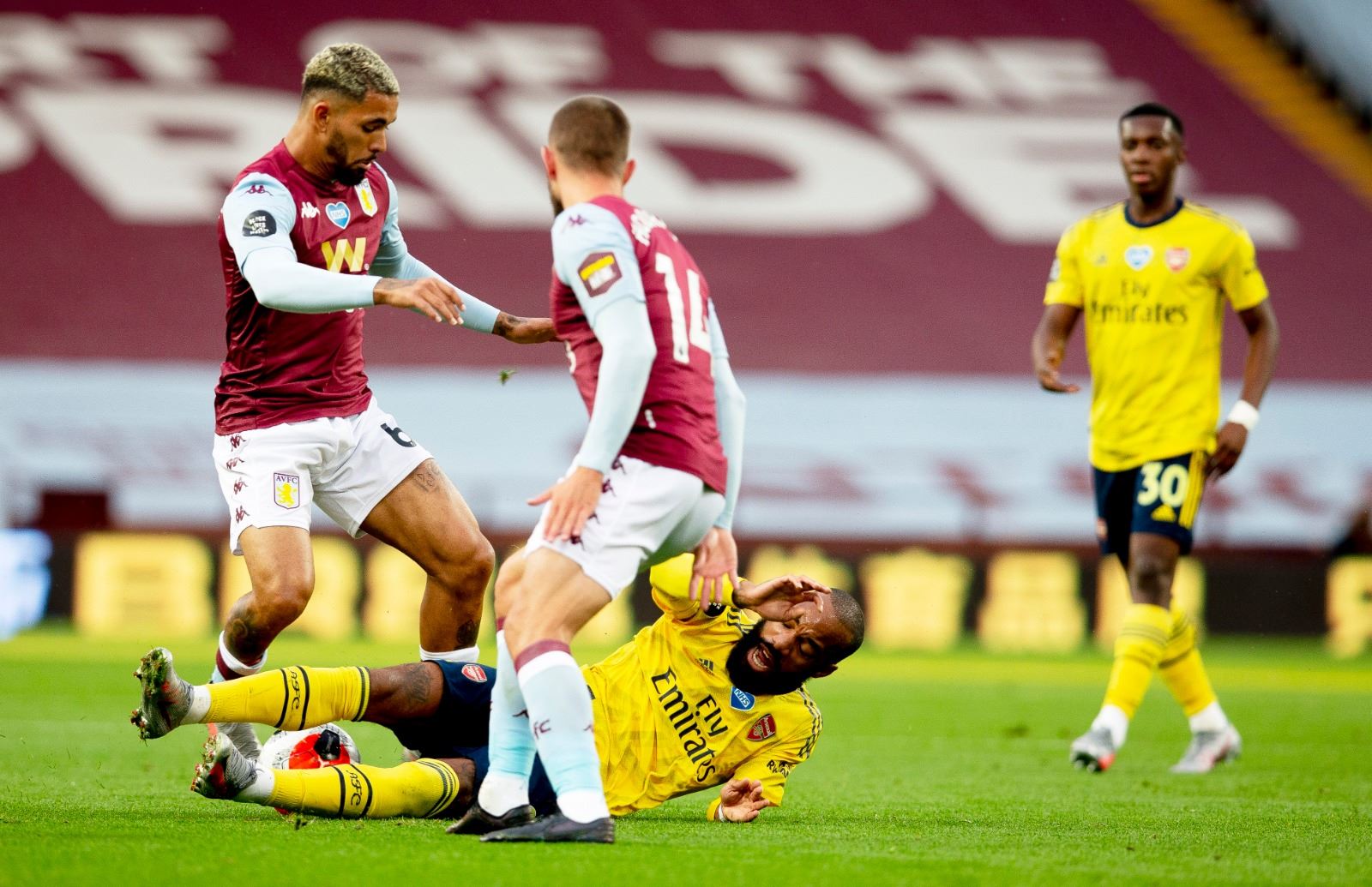 ڤیدیۆ؛ ئەوەی لیڤەرپوول و مان سیتی پێیاننەکرا ئاستۆن ڤێلا کردی ژیانی بۆخۆی گەڕاندەوە