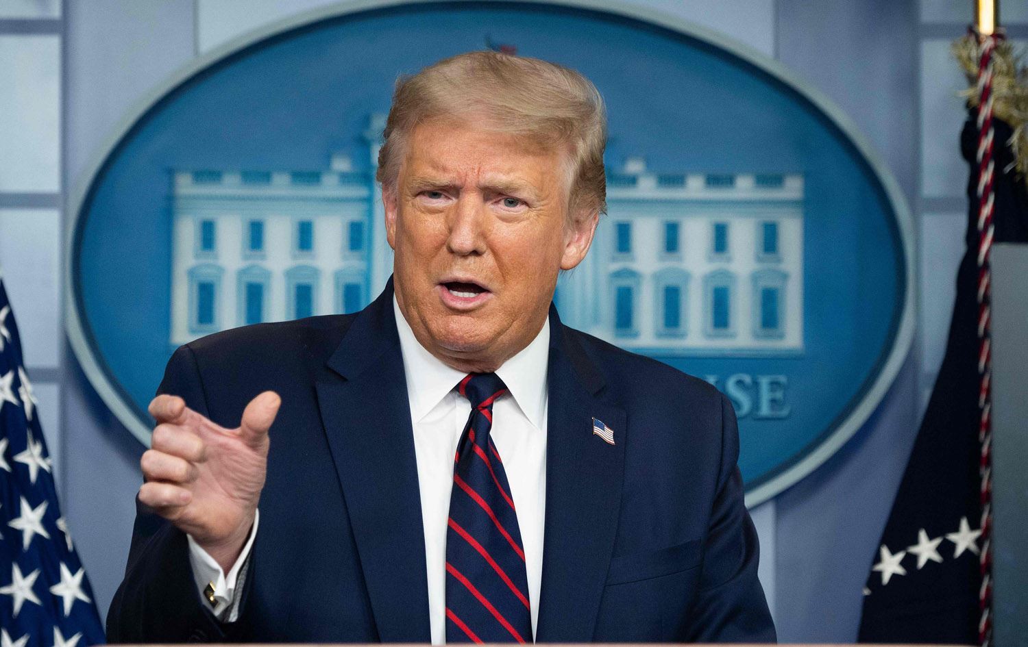 Trump koçberên neyasayî ji serjimêriya giştî dûr dixe