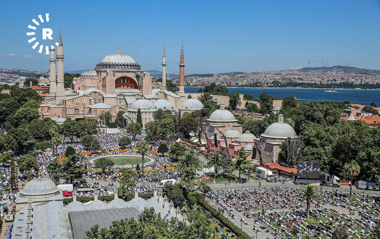 Bi hezaran kes beşdarî nimêja Înê ya li Ayasofyayê bûn