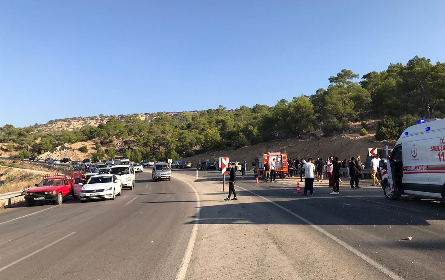 Mersin'de askerleri taşıyan otobüs devrildi