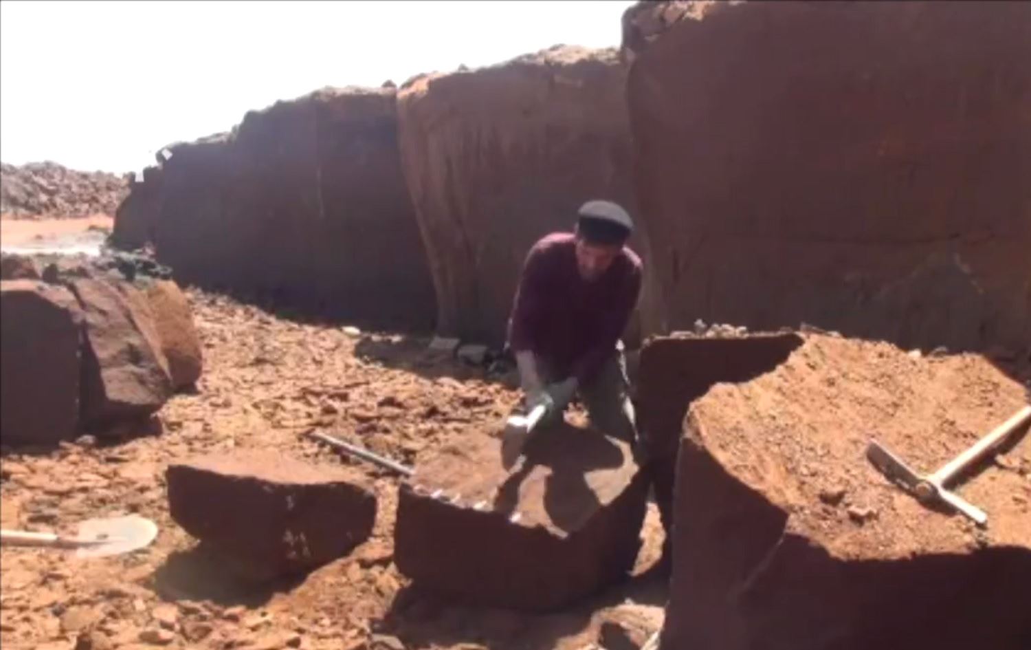 Karkerên keviran di bin 40 derece germayê de kar dikin